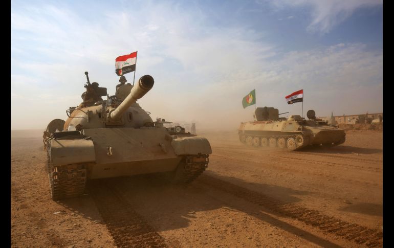 Fuerzas iraquíes y unidades de Movilización Popular avanzan hacia  Al-Qaim, en la frontera siria, como parte de la ofensiva contra el Estado Islámico. AFP/A. Al-Rubaye