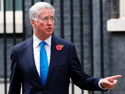 Fallon aclaró a la primera ministra, Theresa May, que seguiría siendo diputado del partido conservador. AFP / ARCHIVO