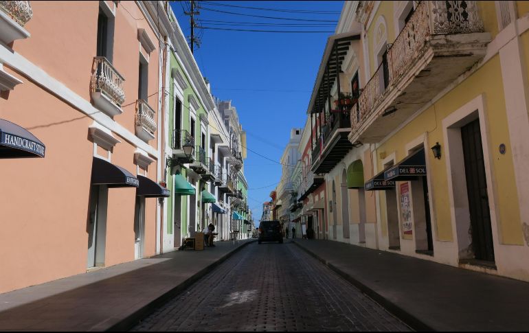 El huracán “María” arrasó con cultivos y dañó o destruyó 230 mil viviendas, y dejó a la isla entera sin energía eléctrica. EFE / J. Muñiz