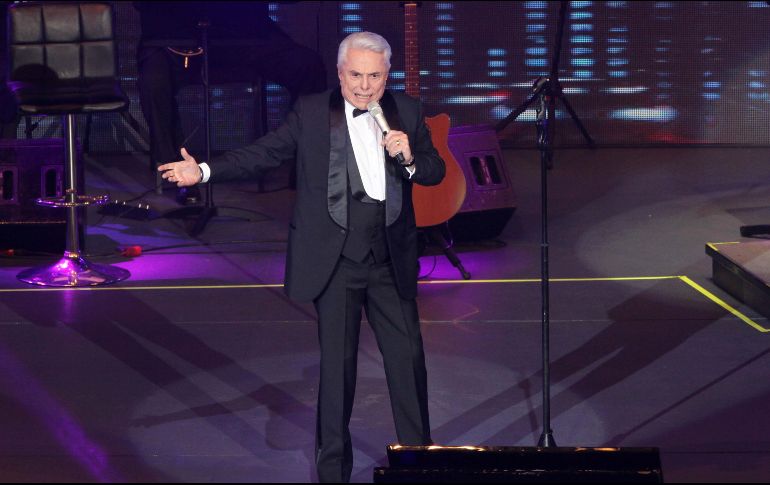 Enrique Guzmán interpretó el tema 