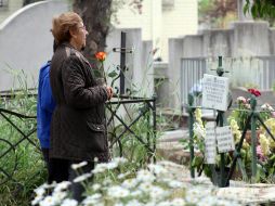 El día nublado, con sólo 16 grados centígrados de temperatura ambiente, colaboró con el flujo de personas hacia los cementerios. NTX/A. Sepúlveda