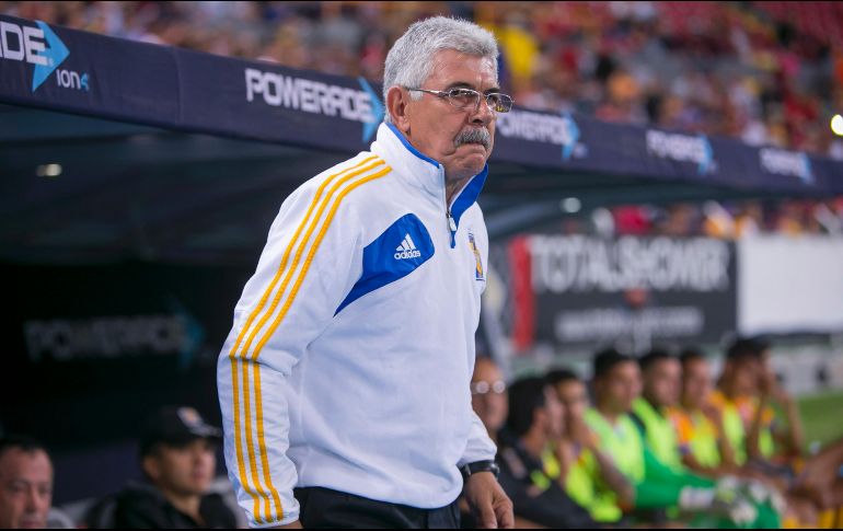 Sobre la pantalla y con buen humor, Ricardo Ferretti dijo al final del cotejo: ''yo no la pondría, el Estadio Jalisco es demasiado bonito para tener esa porquería en medio. MEXSPORT / C. De Marchena