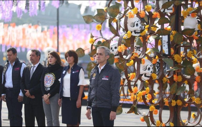 Los asistentes podrán observar algunos esqueletos que se utilizaron en el recorrido de Ofrendas Móviles. TWITTER / @ManceraMiguelMX