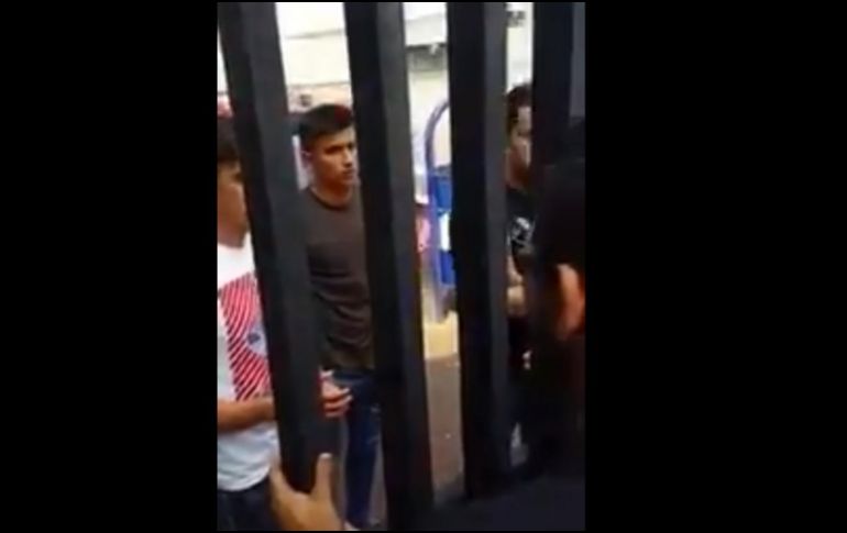 En un video que se hizo viral en redes sociales, se escucha como los aficionados reclaman displicencia en Cabrera y Van Rankin. TWITTER /  @90MinutosMexico