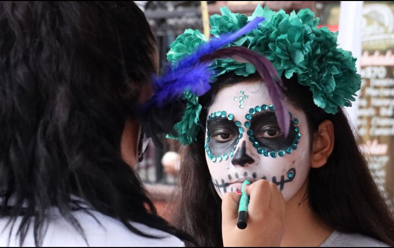 En este encuentro de los vivos con la muerte, hubo representaciones que iban desde la época prehispánica hasta la contemporánea. NTX