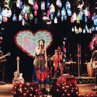 Más relucientes, rechinantes y Aterciopelados