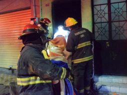 En la casa al parecer almacenaban material de reciclaje. ESPECIAL/ Bomberos de Guadalajara