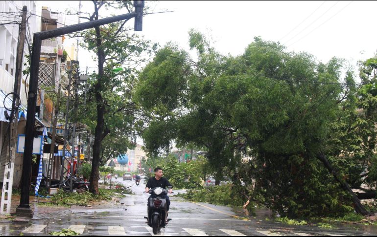 Más de 35 mil personas fueron evacuadas y llevadas a lugares seguros antes de que llegara el cilcón, según la Autoridad de Gestión de Desastres de Vietnam. EFE / Nha Trang