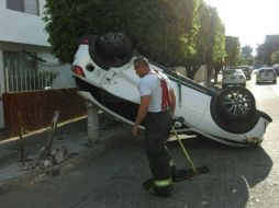 Los vehículos terminan con daños de consideración. ESPECIAL/ Bomberos Guadalajara