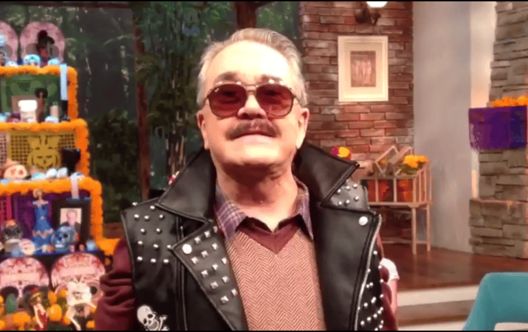 Entre luces de colores y su imagen bailando en las pantallas, Sola provocó los aplausos y gritos de los asistentes. TWITTER/@Ventaneando