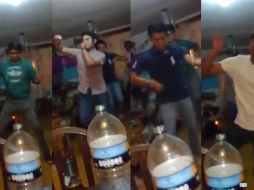 En la coreografía los jóvenes imitan movimiento al tocar los instrumentos que menciona la canción. ESPECIAL