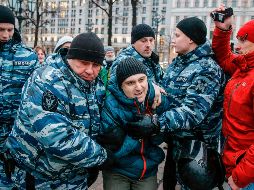 La policía declara que las personas  fueron detenidas por alterar el orden público. AFP/M. Zmeyev