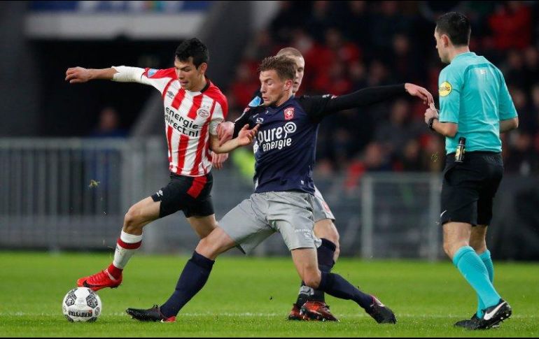 El Twente logró neutralizar a Lozano, una de los mejores elementos ofensivos del PSV. TWITTER/@PSV