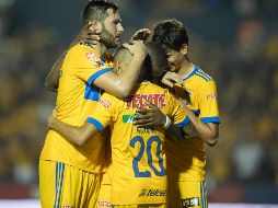 Jugadores de Tigres celebran su triunfo ante Necaxa. Mexsport/ J. Martínez