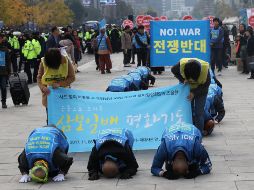 Manifestantes protestan ante la embajada de los Estados Unidos en Seúl. EFE/Yonhap