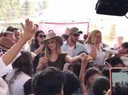 Paris hizo un recorrido por San Gregorio, en la delegación Xochimilco. Twitter / @JuanRiosDelaF