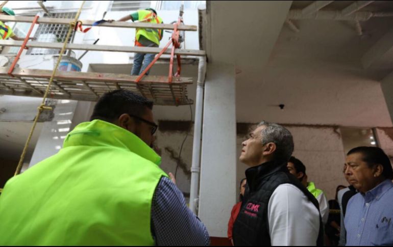 Mancera explicó que un inmueble construido antes de la norma del 85 pudiera tener mayor riesgo que un inmueble que ya está después de la norma. TWITTER / @ManceraMiguelMX