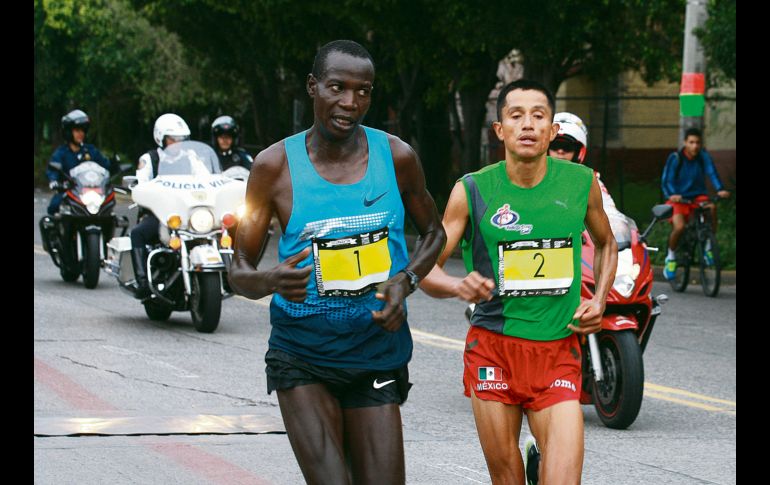 Tomás Luna (d) se convirtió en el último campeón mexicano en suelo tapatío al adueñarse del primer sitio en la edición de 2013.