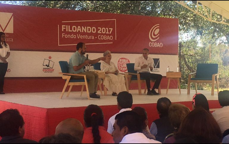 Poniatowska llama “panzonas inmensas” a mujeres de Juchitán