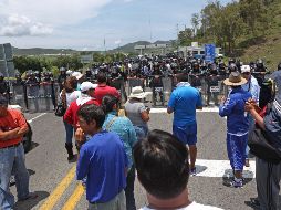 Los trabajadores de base de los poderes Ejecutivo, Legislativo y Judicial cerraron calles y avenidas y tomaron edificios públicos. SUN/ ARCHIVO
