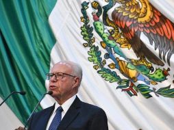 Al encabezar el panel 