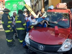 Cabe mencionar que en el cruce hay un letrero que dice: “Cuidado, cruce peligros”. ESPECIAL/ Bomberos de Guadalajara
