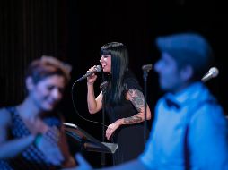 Abigail Vásquez fue la primera en tomar el micrófono para homenajear a Nina Simone. EL INFORMADOR/F. Atilano