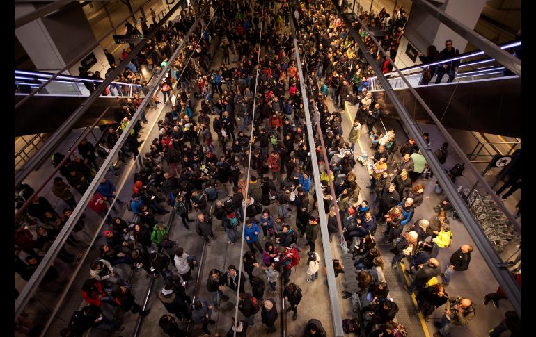 En la estación de tren de Girona también se realizó un bloqueo.