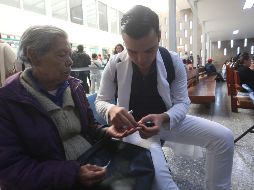 El IMSS asesora a los familiares para conformar una red de apoyo en pro de fomentar la salud y los cuidados en el adulto mayor. EL INFORMADOR / ARCHIVO