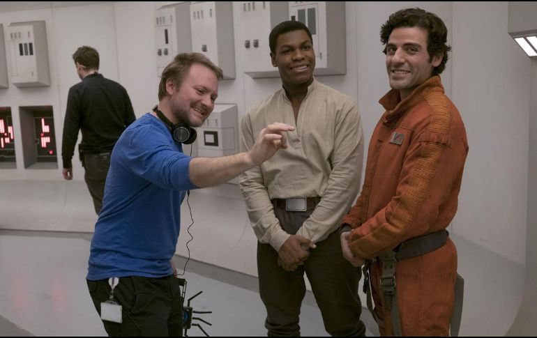 Lucasfilm precisó que Johnson escribirá y dirigirá esta nueva trilogía, 
