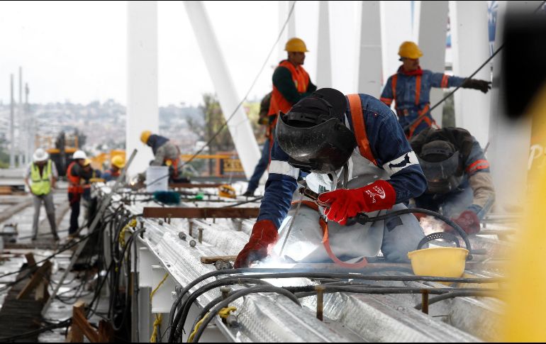 Entre la infraestructura carretera e hidráulica, se han destinado cinco mil millones de pesos para la Línea 3 del Tren Ligero. EL INFORMADOR/Archivo