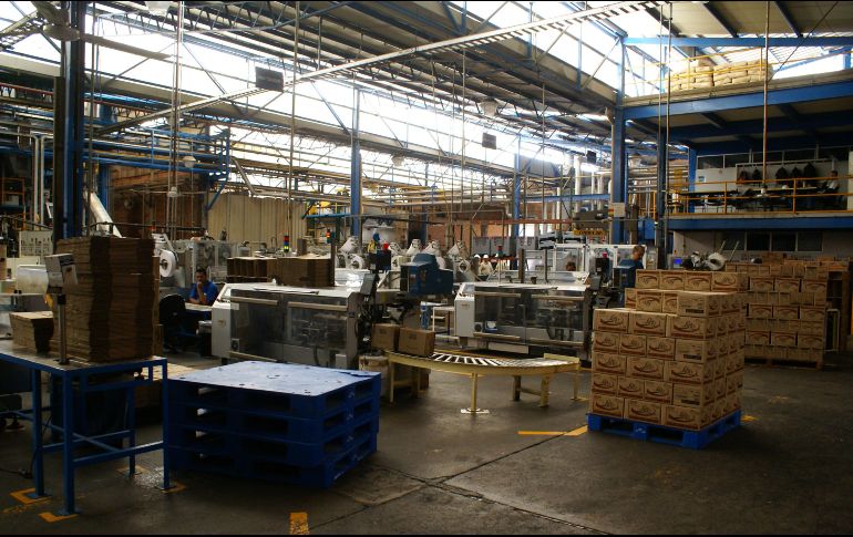 La empresa tapatía Sánchez y Martín es la responsable de fabricar y comercializar jabón Lirio y otra decena de productos. ESPECIAL