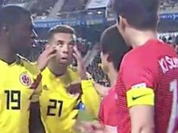 En Twitter circula el video del momento exacto en el que Cardona realiza la acción que le ha traído una serie de críticas en redes sociales por una actitud calificada de racista. ESPECIAL / TWITTER