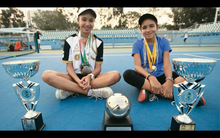 Ana Paula Chávez y Viviana Gómez son promesas del tenis local que a su corta edad cosechan títulos y trofeos. EL INFORMADOR/F. Atilano