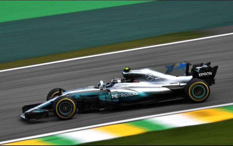 Bottas, con un tiempo de 1:09.281, dejó el tiempo definitivo en la pista, con Hamilton a apenas tres milésimas de distancia. AFP / N. ALMEIDA
