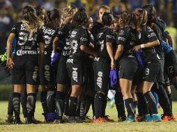 Jugadoras de Pachuca celebran su pase a la final que jugarán ante Chivas.