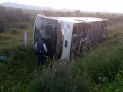 En el percance participó un autobús de la Línea Chihuahuenses con número económico 2042, con placas del Servicio Público Federal y una carroza fúnebre. TWITTER