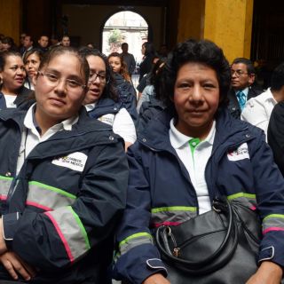 Peña Nieto felicita a carteros y empleados de Sepomex