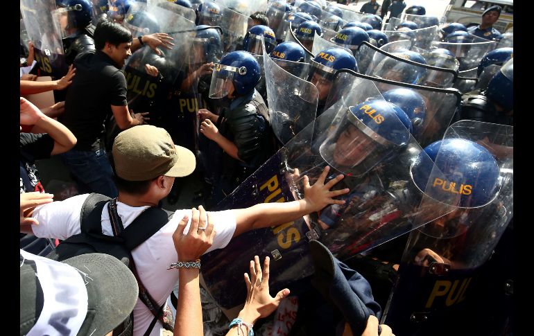 Choques con policías. Trump llegó a Filipinas en el marco de una gira asiática que le ha llevado a Japón, Corea del Sur, China y Vietnam.