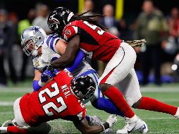 Adrian Clayborn fijó un récord de Atlanta con seis derribos. AFP / K. Cox