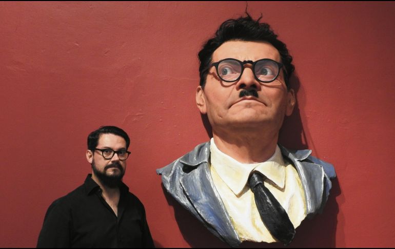 Rubén Orozco Lara. El artista cuidó cada detalle para elaborar este busto. ESPECIAL/SCJ