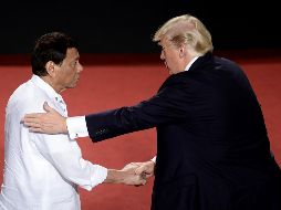 En el encuentro con los periodistas, ambos presidentes evitaron hablar sobre la campaña antidroga de Duterte. AP/N. Celis