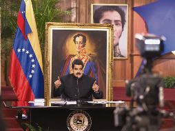 El presidente venezolano acusó a las calificadoras financieras como parte de una 'guerra financiera' impulsada oir EU. AP