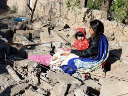 El sismo que se registró el domingo afectó la montañosa frontera entre ambos países y provocó al menos 400 muertos y más de seis mil 500 heridos. EFE / A. Abdulkhaleq