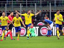 Los suecos llegaron como víctimas al duelo con Italia y acabaron llevándose el pase al Mundial. EFE/M. Bazzi