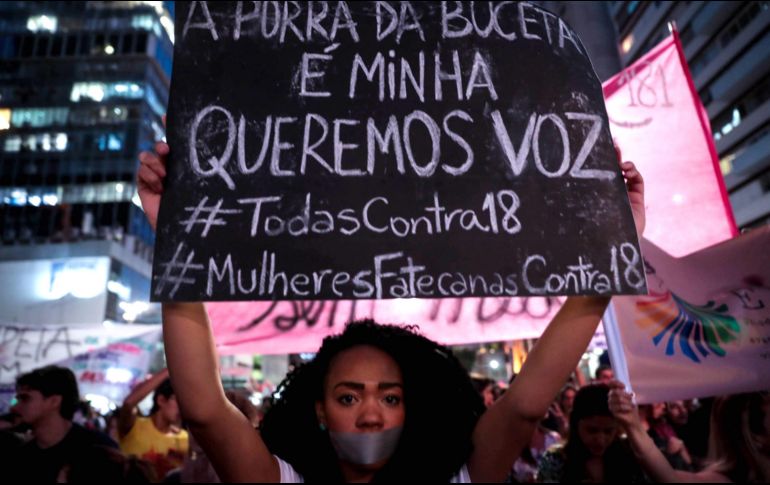 Las participantes de la marcha recordaron que la enmienda contó con el aval de 18 diputados, todos ellos hombres. EFE/ F. Bizerra