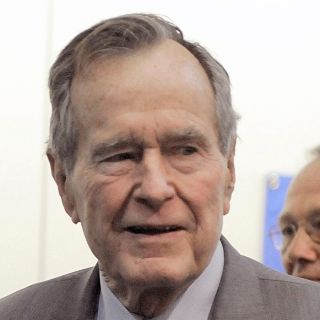 Ex presidente George H. W. Bush se disculpa con joven que denunció acoso
