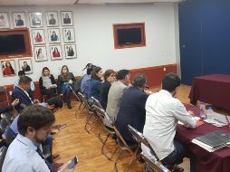 Al concluir las comparecencias los postulantes firmaron una carta compromiso para presentar su declaración de intereses. EL INFORMADOR / R. Rivas