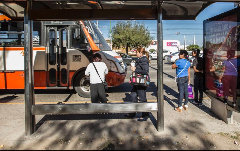 La Semov intervendrá 30 paraderos para que tengan iluminación y cámaras de seguridad vinculadas a la policía municipal. EL INFORMADOR / ARCHIVO