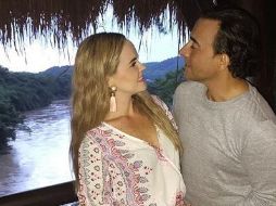 Adal Ramones contrajo nupcias el pasado mes de agosto con Karla de la Mora. Instagram / adalramones